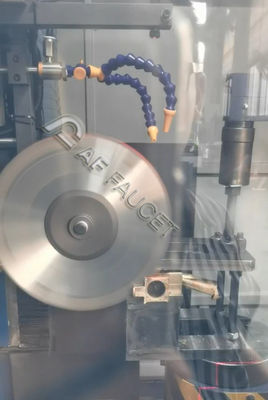 Machine de fabrication de robinets automatiques à commande numérique